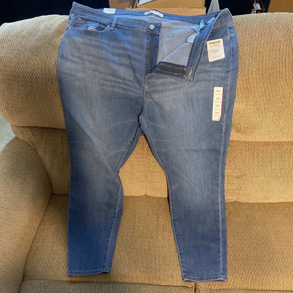 Levi's signature 37x28 24s jeans mid rise skinny Levi
